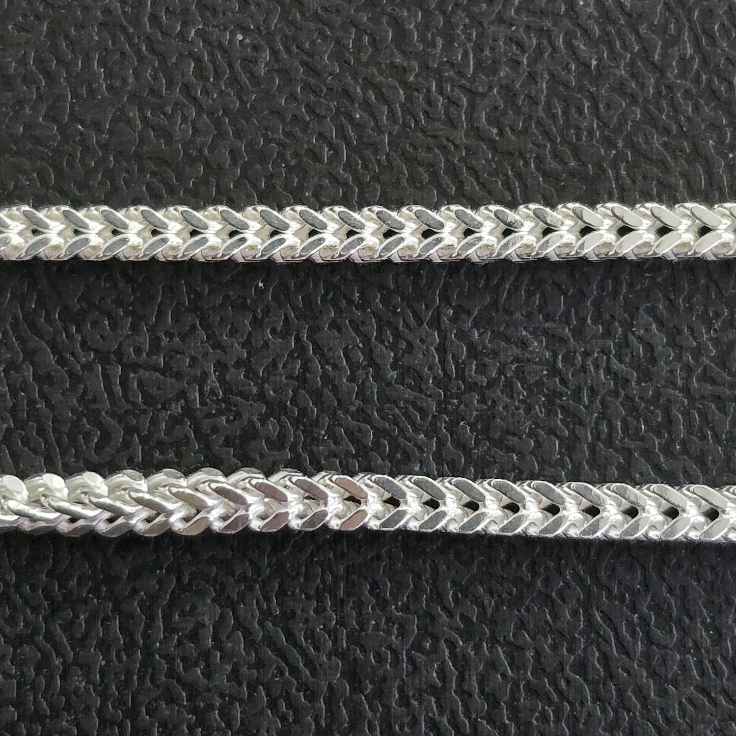 Silver Chain - Gold Finger